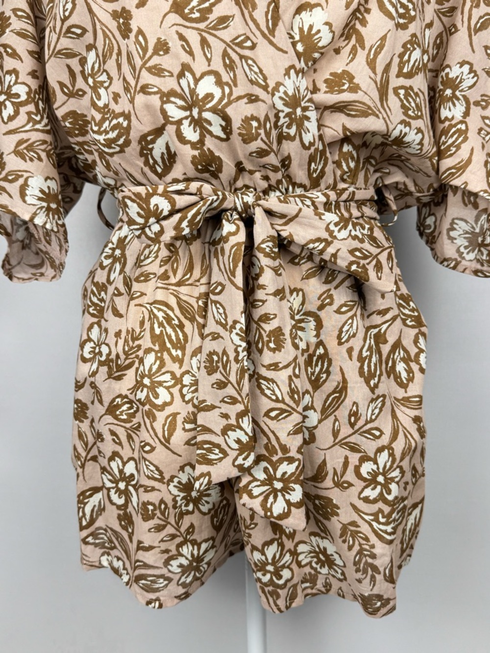 New Baltic Born Connor Romper Taupe Floral Short Sleeves Belted Pockets Small - Picture 5 of 11